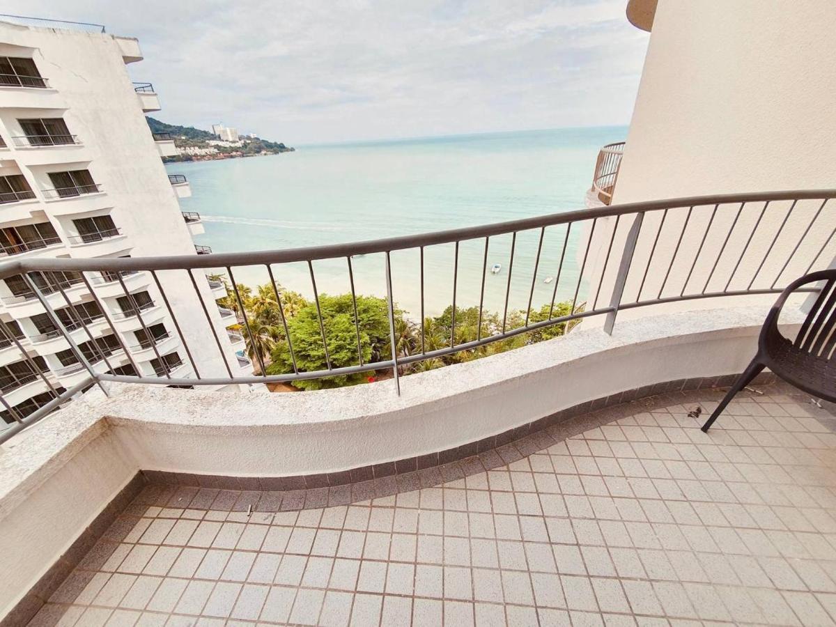 Romantic Couple Suite + Beach-Front Balcony Tanjung Bungah  Exterior photo