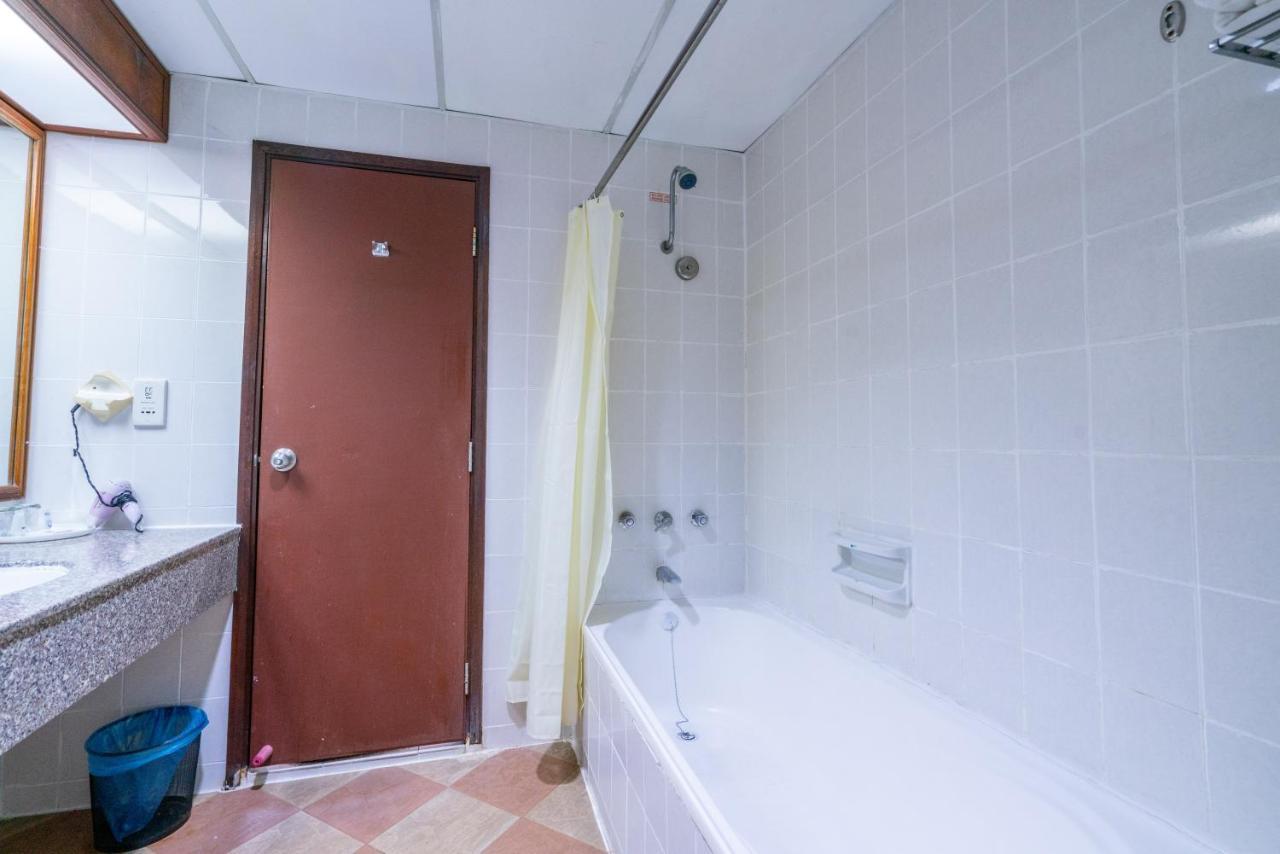 Romantic Couple Suite + Beach-Front Balcony Tanjung Bungah  Exterior photo