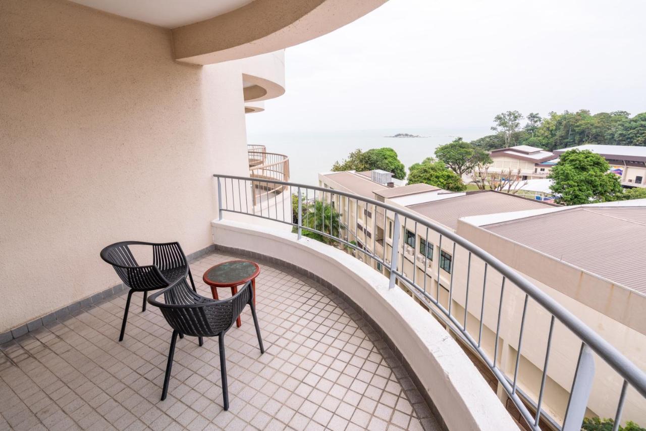 Romantic Couple Suite + Beach-Front Balcony Tanjung Bungah  Exterior photo